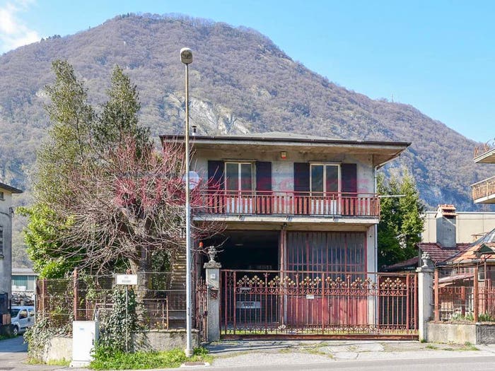 Casa con 6 locali in vendita in Via Pasubio, Canzo