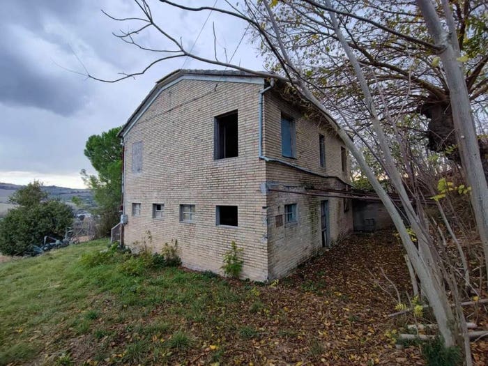 Casa con 6 locali in vendita in Monte Urano
