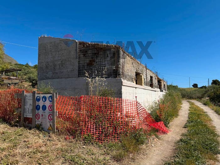 Casa con 5 locali in vendita in CONTRADA COZZI SECCHI, Sciara