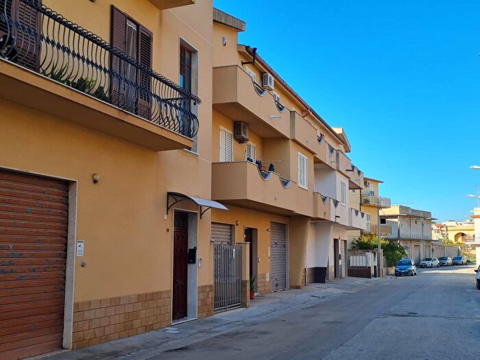 Appartamento con 6 locali in vendita in Via Omero, Castelvetrano