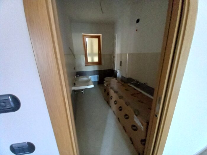 Appartamento con 8 locali in vendita in Piazza di Tredici, Caserta