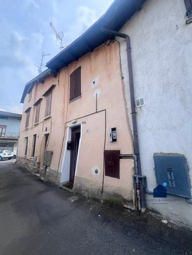 Casa bilocale in vendita in Centro, Ome