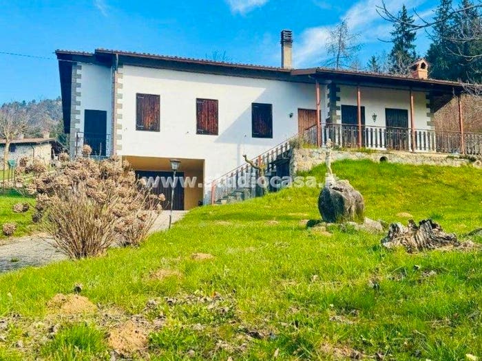 Casa con 6 locali in vendita in Lovere