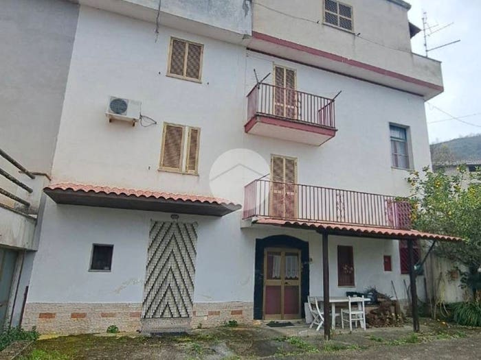 Casa bilocale in vendita in Via Sant'Angelo, Pico