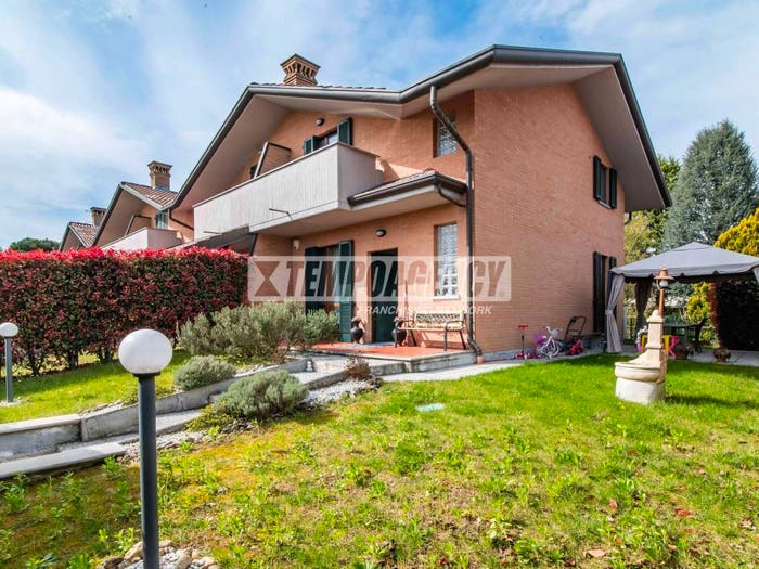 Casa trilocale in vendita in Via UGO FOSCOLO, Gerenzano