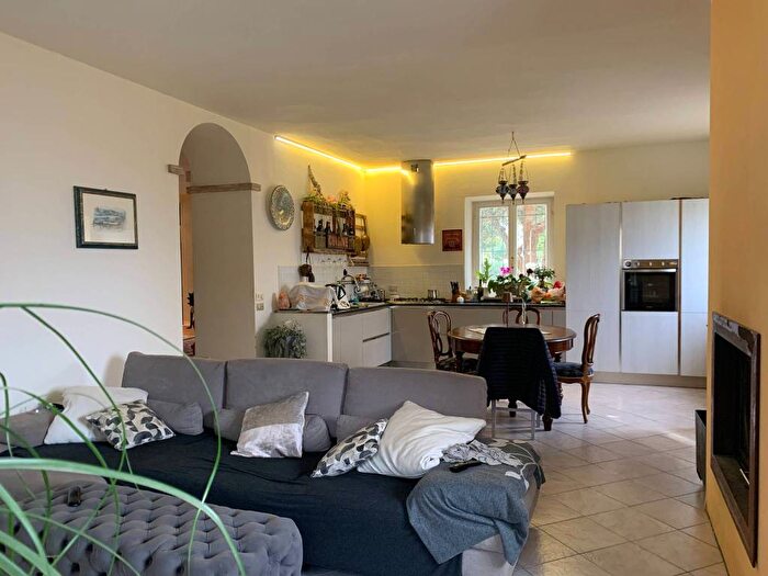 Casa con 6 locali in vendita in Cattabrighe Vismara, Pesaro