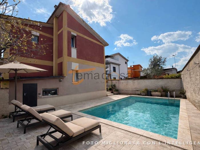 Appartamento trilocale in vendita in Via Staffolo, Corcolle, Roma