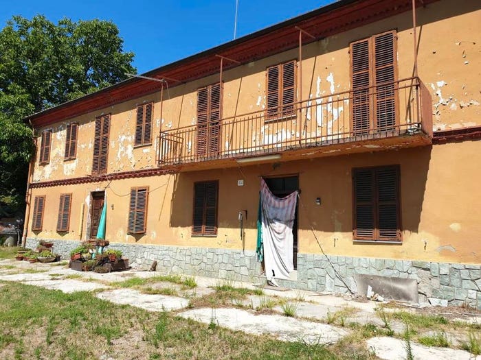 Casa con 6 locali in vendita in Frazione Quarto Inferiore SNC, Quarto Valenzani, Asti