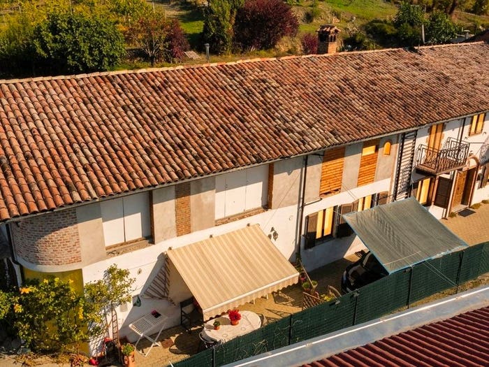 Casa con 6 locali in vendita in Via Val Guarena, Centro, Castagnole delle Lanze