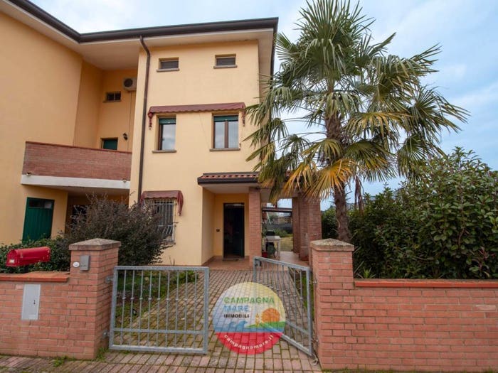 Casa con 5 locali in vendita in Via Novembre, Centro, Codigoro