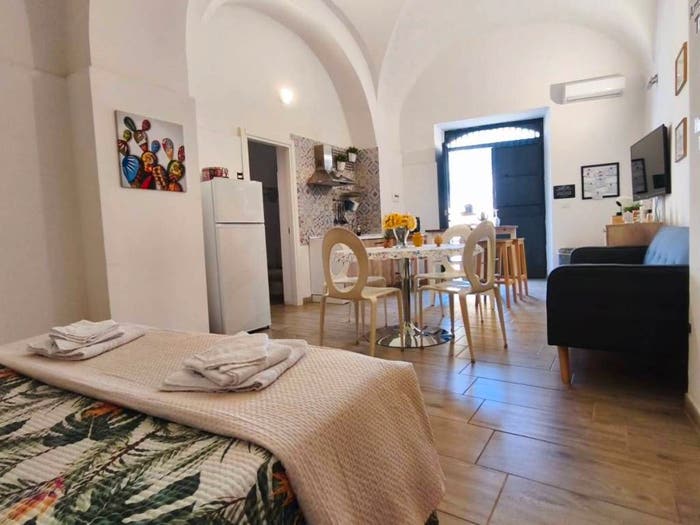 Appartamento trilocale in vendita in Via Naumachia, Centro Storico, Catania