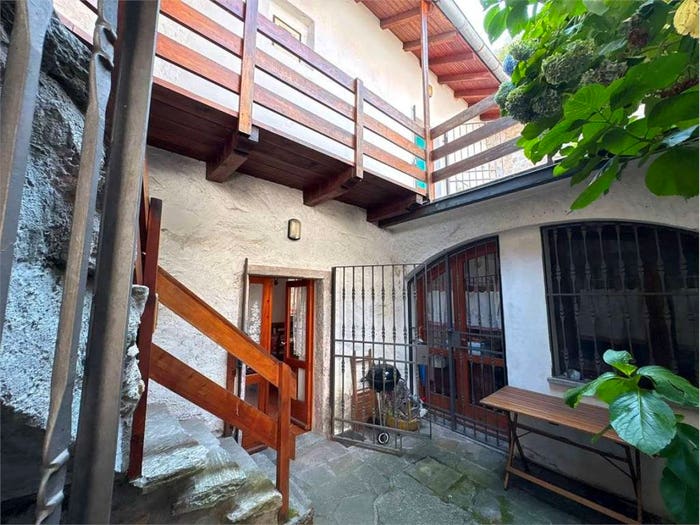 Casa trilocale in vendita in piazza, Oggebbio