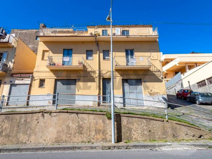 Casa quadrilocale in vendita in Via Acquanuova, Centro, Caltagirone