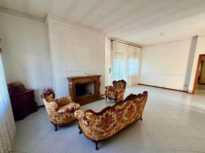 Casa con 6 locali in vendita in Via Caorsana, Fossadello, Caorso