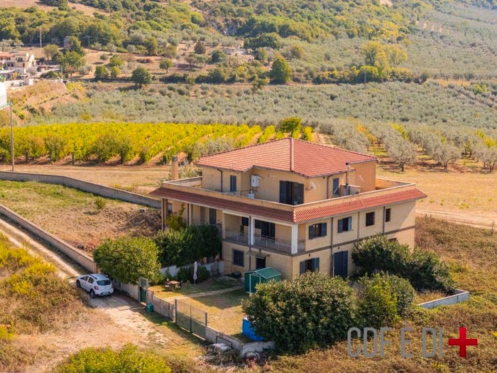 Casa quadrilocale in vendita in Via Salaria, Osteria Nuova, Poggio Moiano