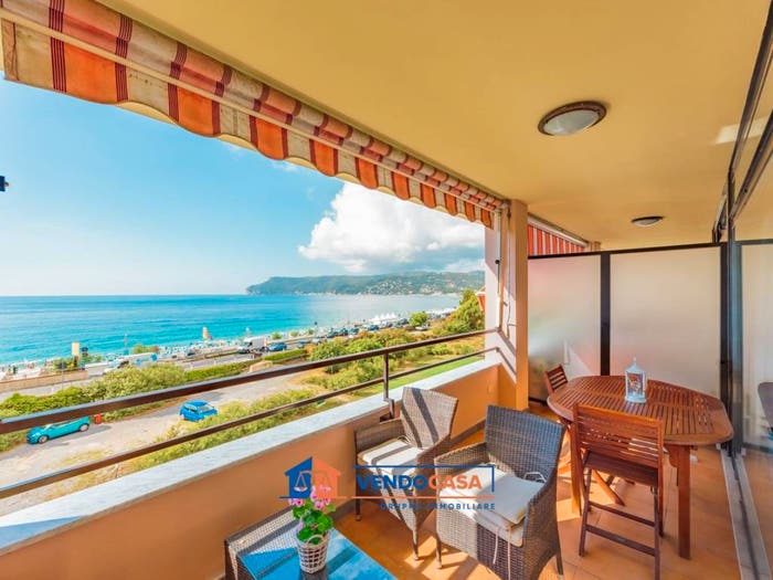 Appartamento quadrilocale in vendita in Via Privata Merello, Bergeggi