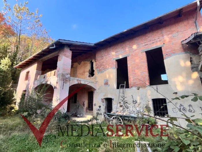 Casa con 6 locali in vendita in Via San Maurizio, Centro, Vignolo