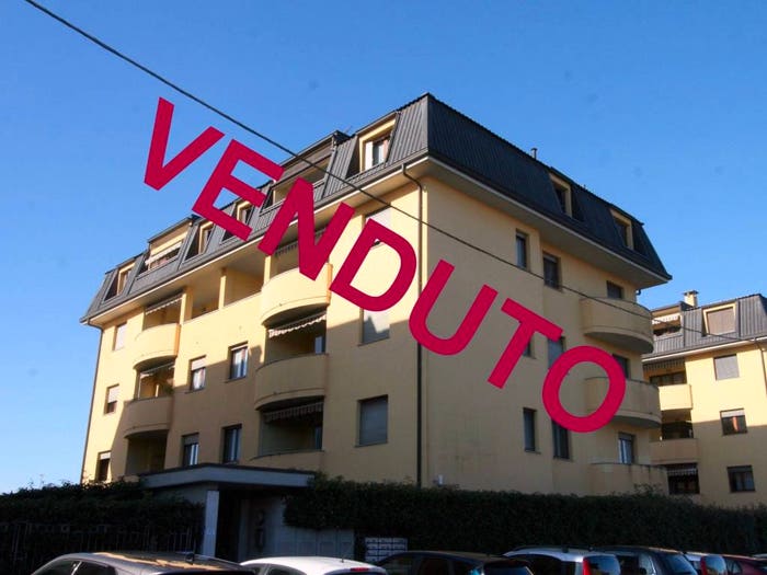 Appartamento trilocale in vendita in Via Giovanni Gasparoli, Cassano Magnago