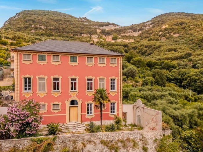 Appartamento con 5 locali in vendita in Via Calvisio, Centro, Finale Ligure