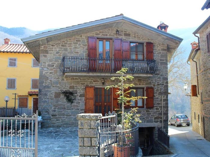 Casa con 6 locali in vendita in località Pian del Ponte, Bibbiena