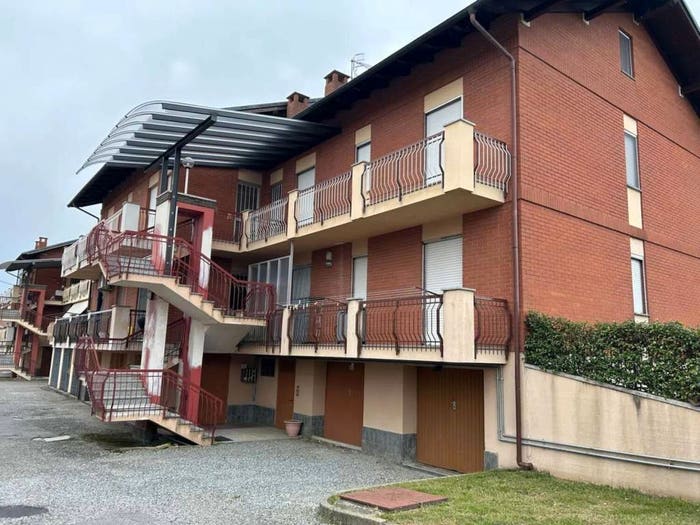 Appartamento con 6 locali in vendita in Viale Carlo Verzone, Brusnengo