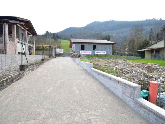 Casa trilocale in vendita in Via Giovanni Battilochi, Calestano