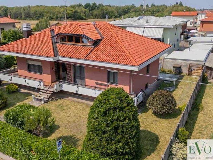Casa con 5 locali in vendita in Via Tranquillo Cremona, Centro, Magnago
