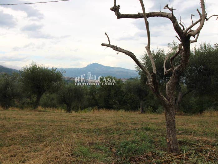 Casa quadrilocale in vendita in Zona Galluccio, Folignano
