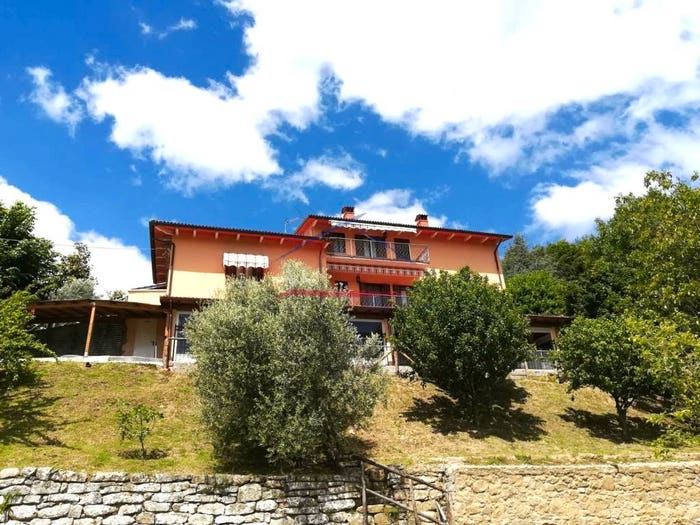 Casa con 6 locali in vendita in Castel San Niccolò