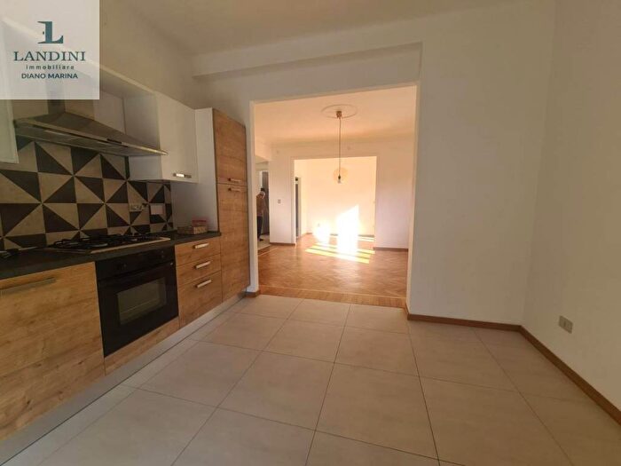 Appartamento con 6 locali in vendita in Via Napoli, Centro, Bordighera