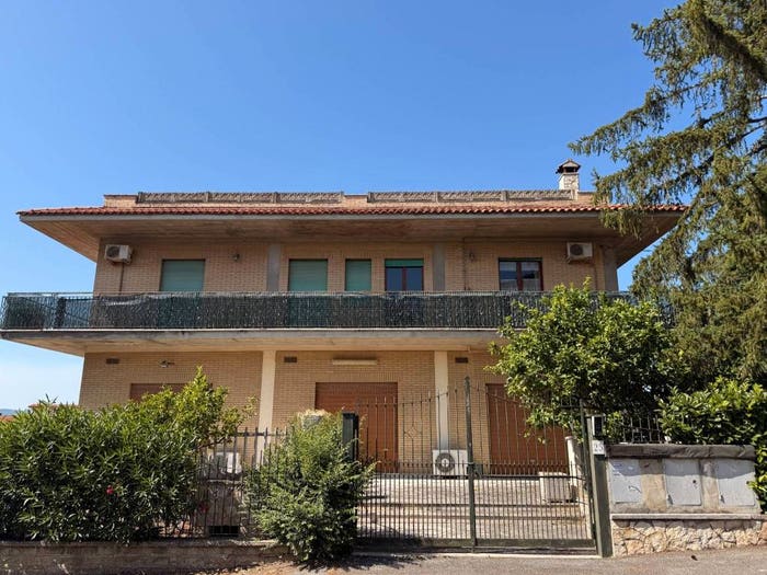 Casa quadrilocale in vendita in Via Bagnatica, Valle Muricana, Roma