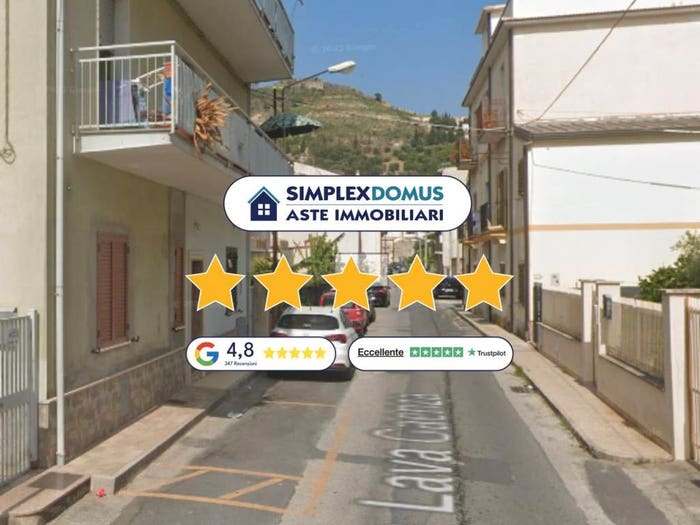 Appartamento con 6 locali in vendita in Via Lava Gaenza, Centro, Amantea