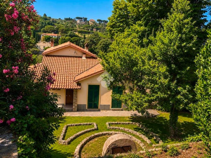 Casa con 6 locali in vendita in Via Cesare Colizza, Centro, Marino