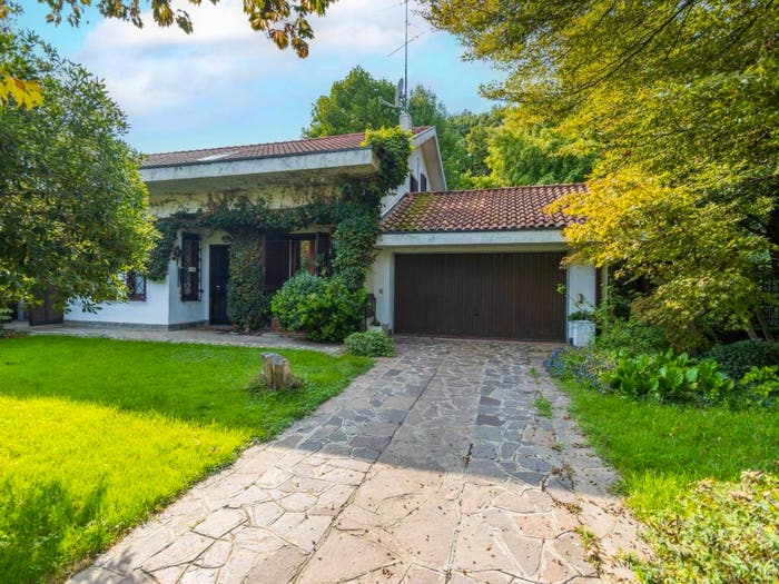 Casa con 5 locali in vendita in Viale Brianza, Bernate La Ca', Arcore
