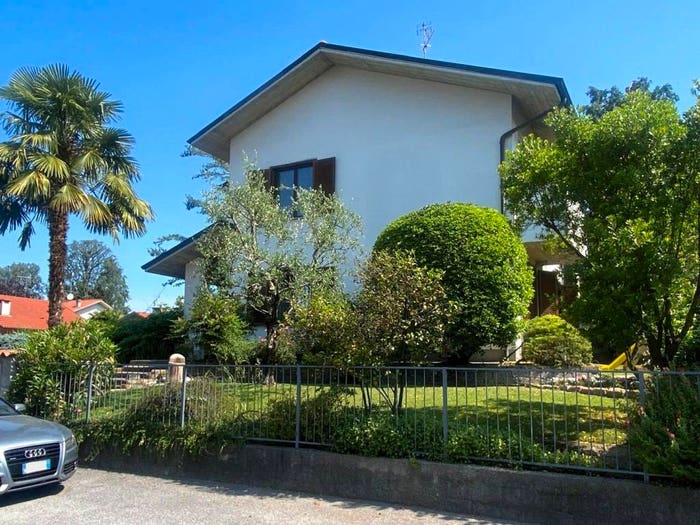 Casa quadrilocale in vendita in Via Lauro Vezzani, Centro, Bernareggio