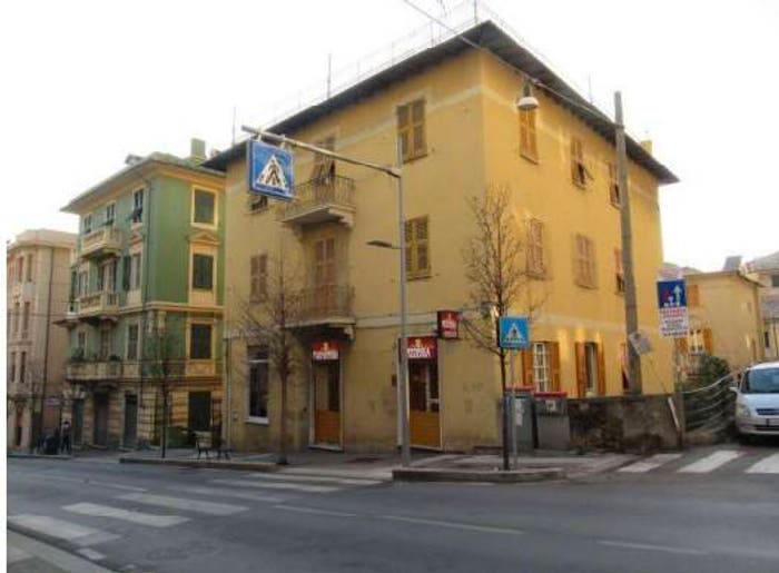 Appartamento trilocale in vendita in Viale Carlo Canepa, Sestri Ponente, Genova