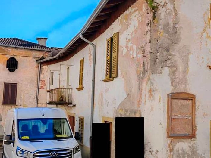 Appartamento trilocale in vendita in Via Libertà, Centro, Casalzuigno