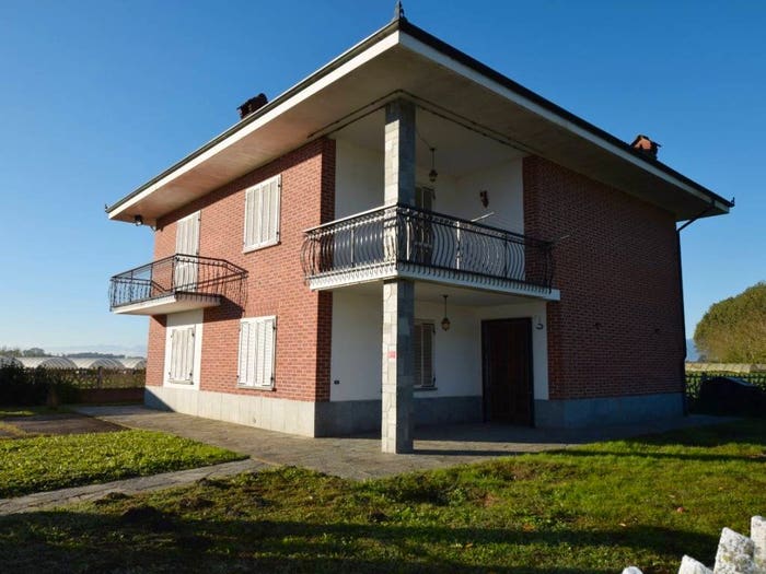Casa con 6 locali in vendita in Via Angiale, Vigone