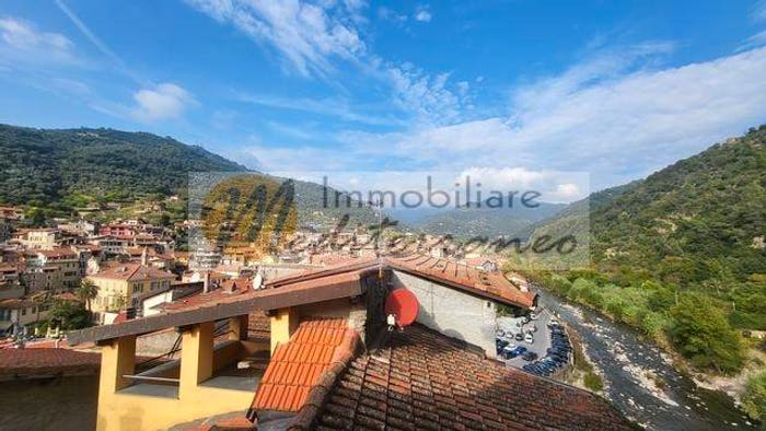 Casa con 5 locali in vendita in Via Rocca, Dolceacqua