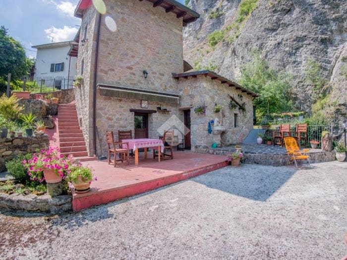 Casa con 5 locali in vendita in Via Cucco, Vergato