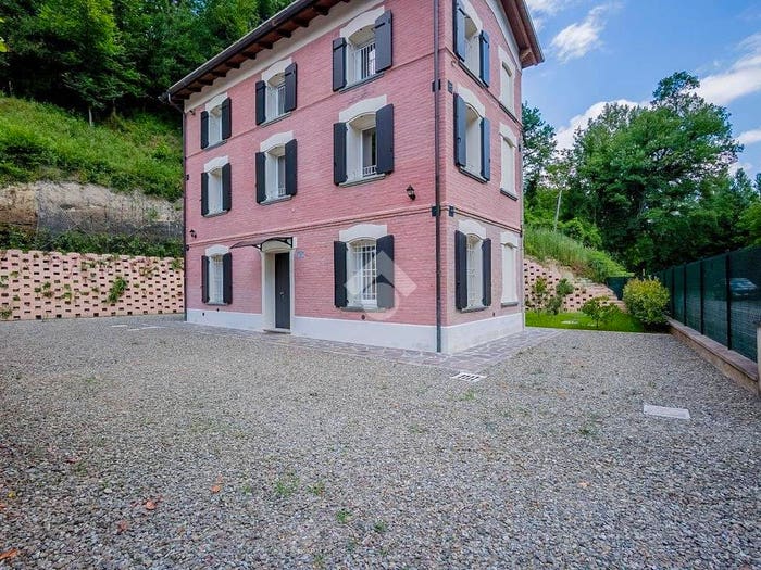 Casa con 6 locali in vendita in Via Landa, Monte San Pietro