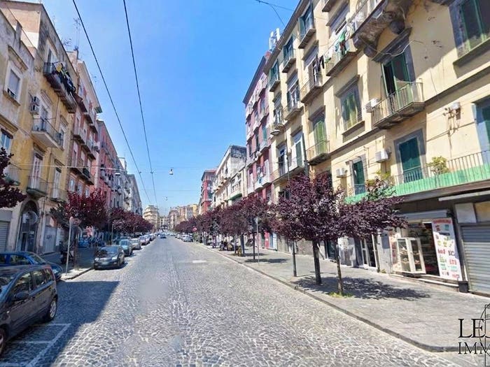 Appartamento quadrilocale in vendita in Via Carbonara, Tribunali, Napoli