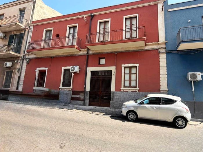 Appartamento con 5 locali in vendita in Via Fratelli Mazzaglia, Barriera Leucatia, Catania