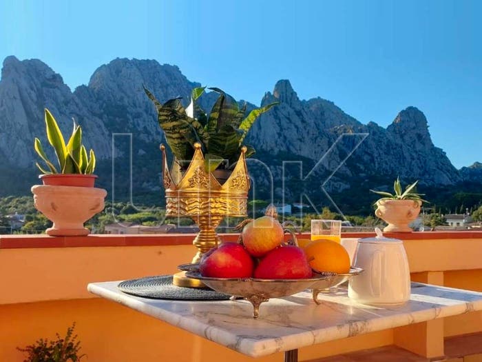Casa con 6 locali in vendita in piazza arborea, San Pantaleo, Olbia