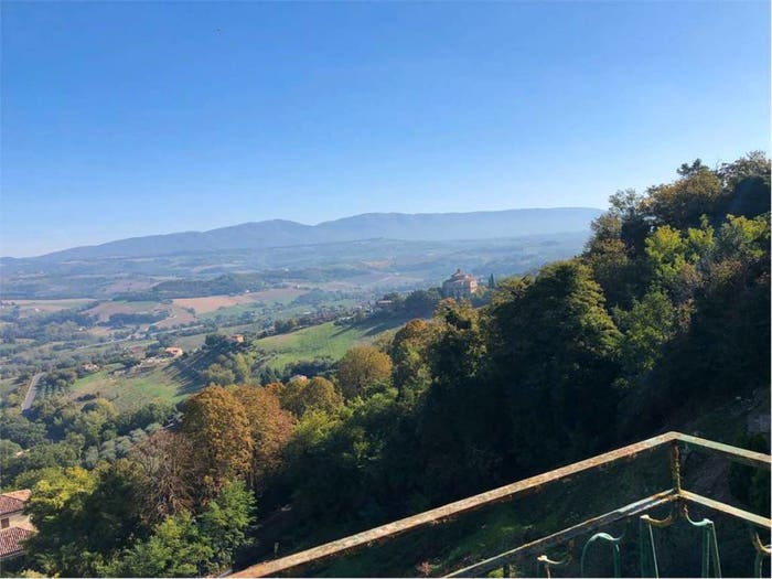 Appartamento con 6 locali in vendita in via Cesia, Centro, Todi