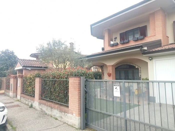 Casa quadrilocale in vendita in Via Walter Tobagi, Battuda