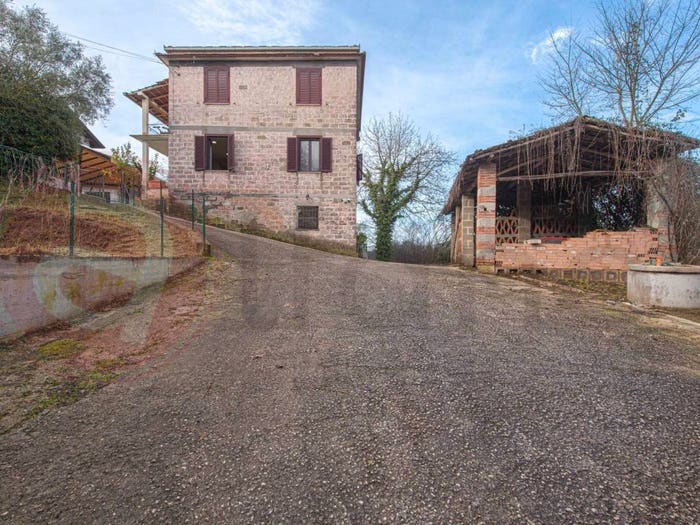 Casa con 6 locali in vendita in Via Ceci, Torrice