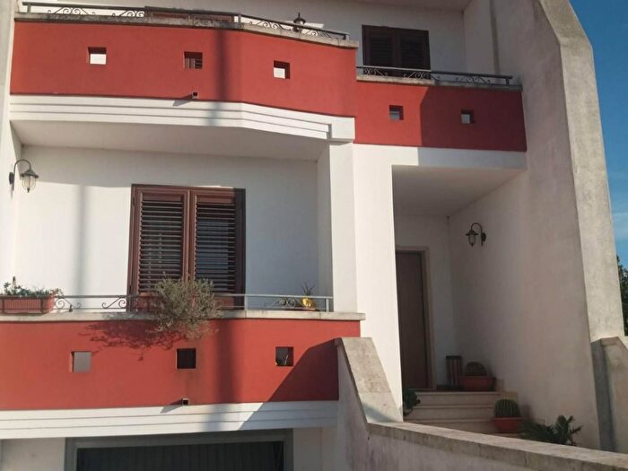 Casa con 5 locali in vendita in Via Pietro Nenni, Soleto