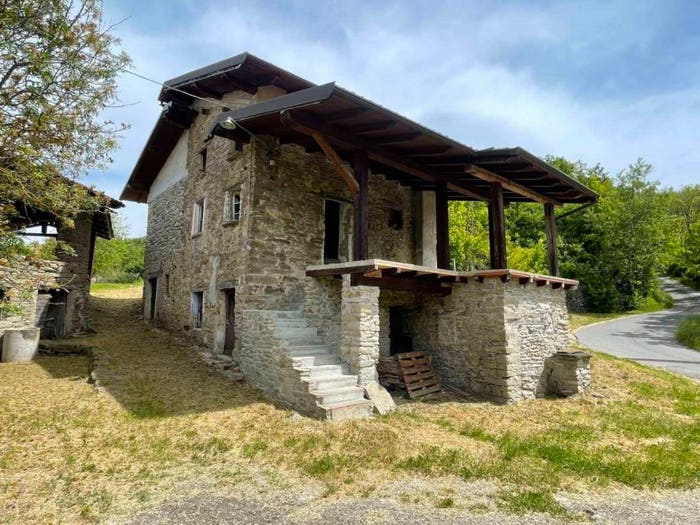 Casa quadrilocale in vendita in Garbagna