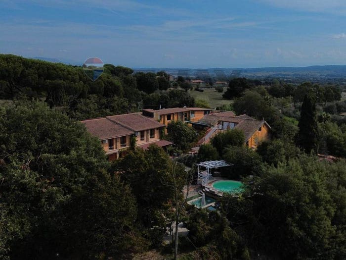 Casa con 6 locali in vendita in via umiltà, Nepi